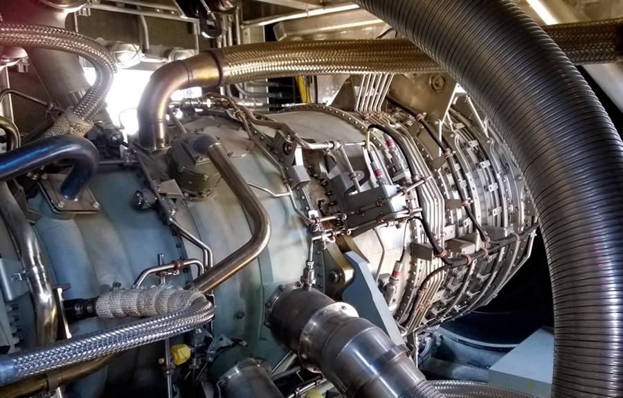 Vue arrière d’une turbine à gaz FT8 sur la chambre de combustion